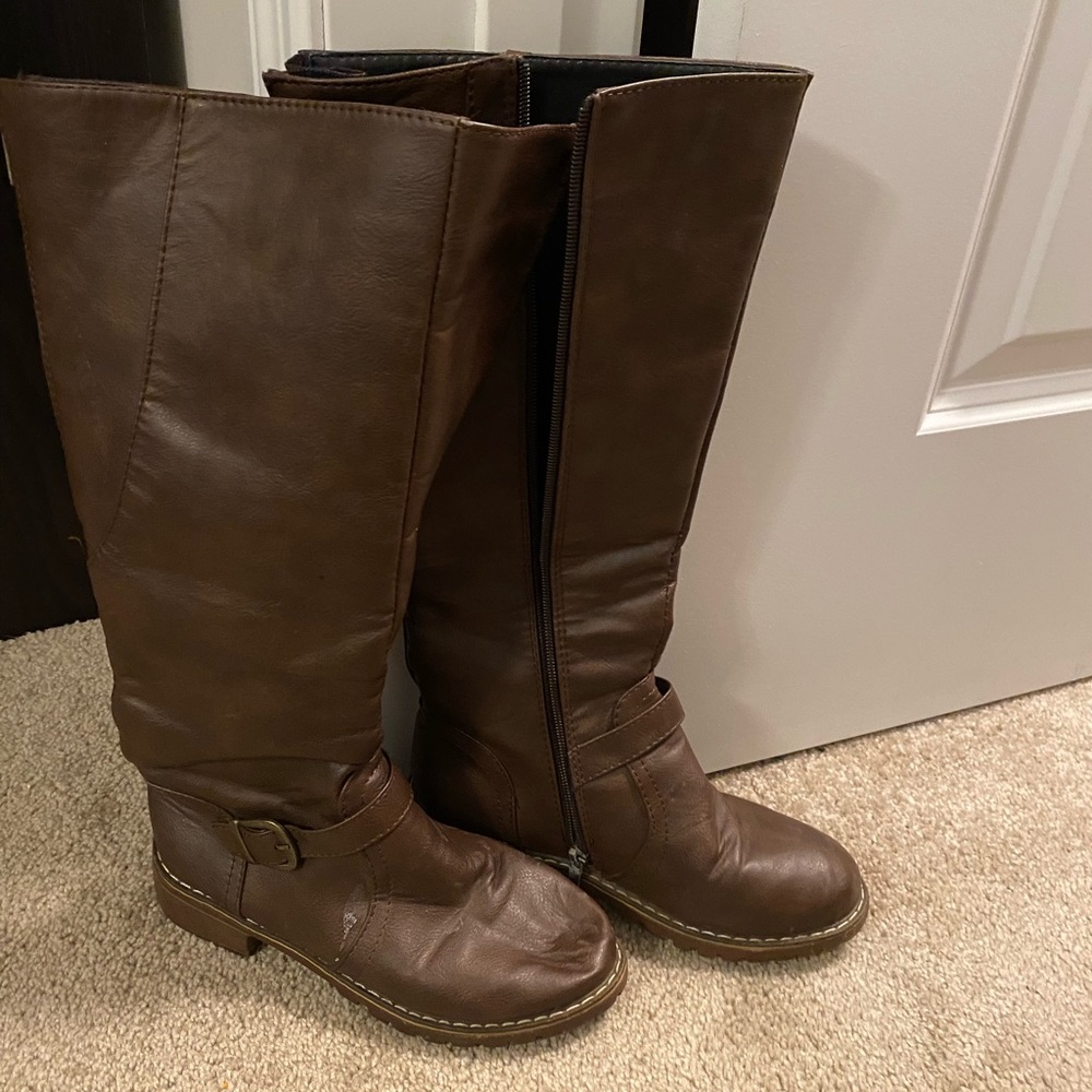 Size 225 (5.5) unbranded - got it from target